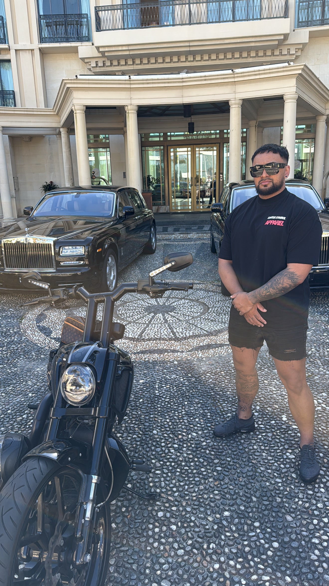 statussymbol coral red 22 t-shirt